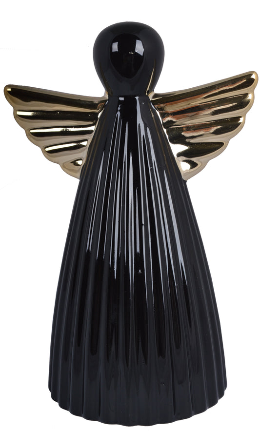 Figurină decorativă înger din ceramică în nuanțe elegante de negru și auriu, creată pentru a aduce rafinament, stil și armonie în orice spațiu interior. Contrastul sofisticat dintre cele două culori transformă această piesă într-un obiect decorativ premium, ideal pentru living, dormitor sau birou modern. Este potrivită pentru decoruri elegante și contemporane și reprezintă o alegere excelentă pentru cadouri speciale oferite celor dragi la aniversări, sărbători sau casă nouă.