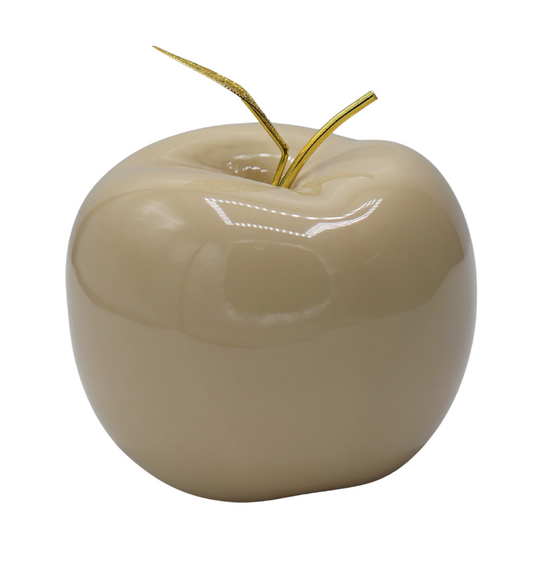 Decorațiune în formă de măr realizată din ceramică bej cu codiță metalică aurie, creată pentru a aduce eleganță și rafinament în orice decor interior. Aspectul său sofisticat și combinația cromatică modernă o fac potrivită pentru living, dining, birou sau vitrine decorative. Simbol al prosperității și armoniei, această piesă decorativă este ideală pentru decoruri elegante și poate fi oferită drept cadou pentru casă nouă, aniversări sau persoanelor pasionate de design interior și accesorii premium.