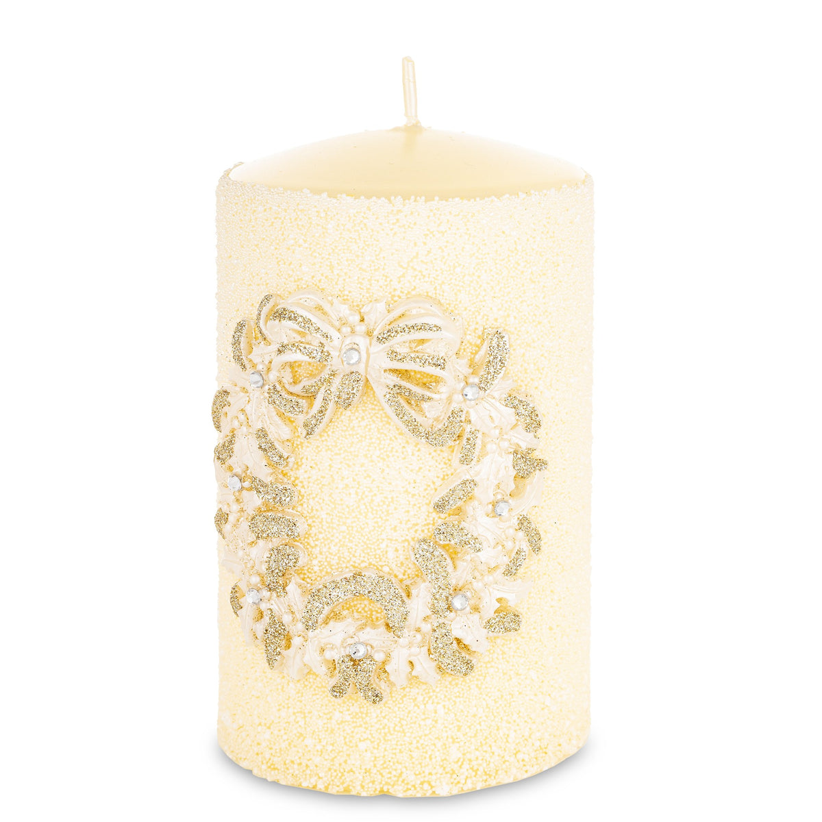 Lumânare de Crăciun albă cu cunună, obiect decorativ pentru decor elegant și mese festive, prezentat ca accent pentru locuință