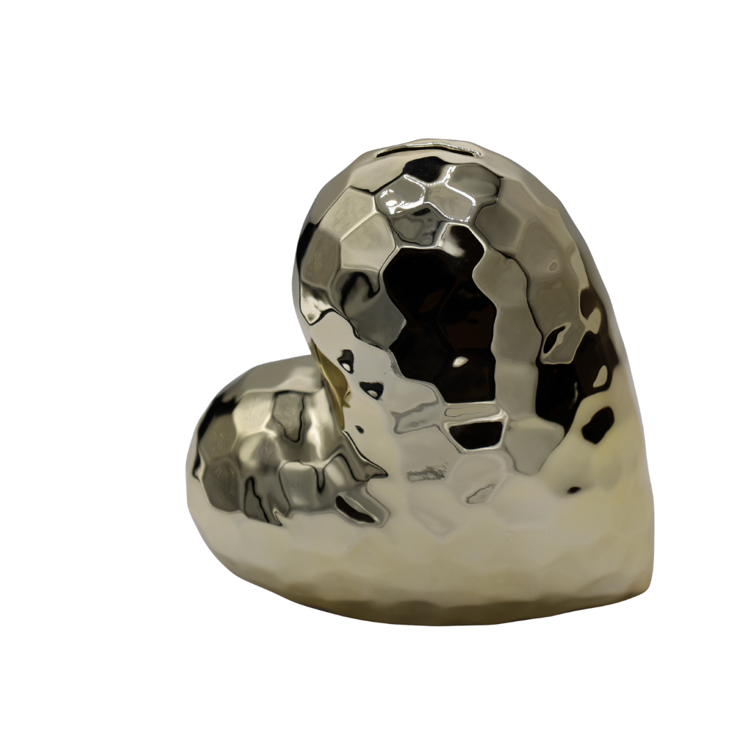 Pușculiță decorativă inimă aurie din ceramică, simbol al prosperității și eleganței. Este ideală pentru cadouri speciale, decor romantic sau obiecte decorative premium.