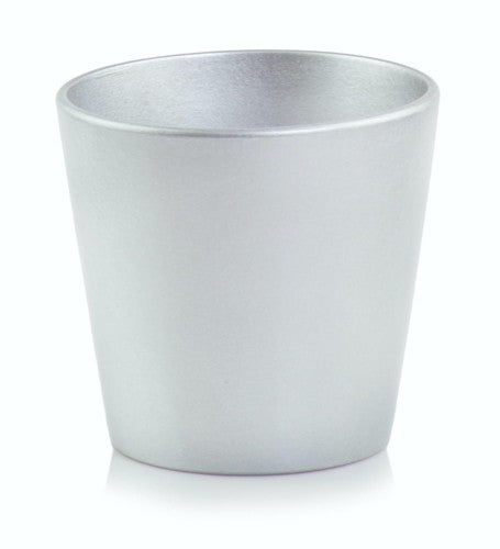 Ghiveci decorativ realizat din ceramică argintie cu finisaj premium și design elegant, ideal pentru decoruri moderne și sofisticate. Aspectul metalizat oferă un plus de stil și rafinament oricărui spațiu interior și completează perfect plantele decorative, florile sau suculentele. Este potrivit pentru living, dormitor, birou sau dining și reprezintă o alegere excelentă pentru decoruri glam și accesorii decorative premium.