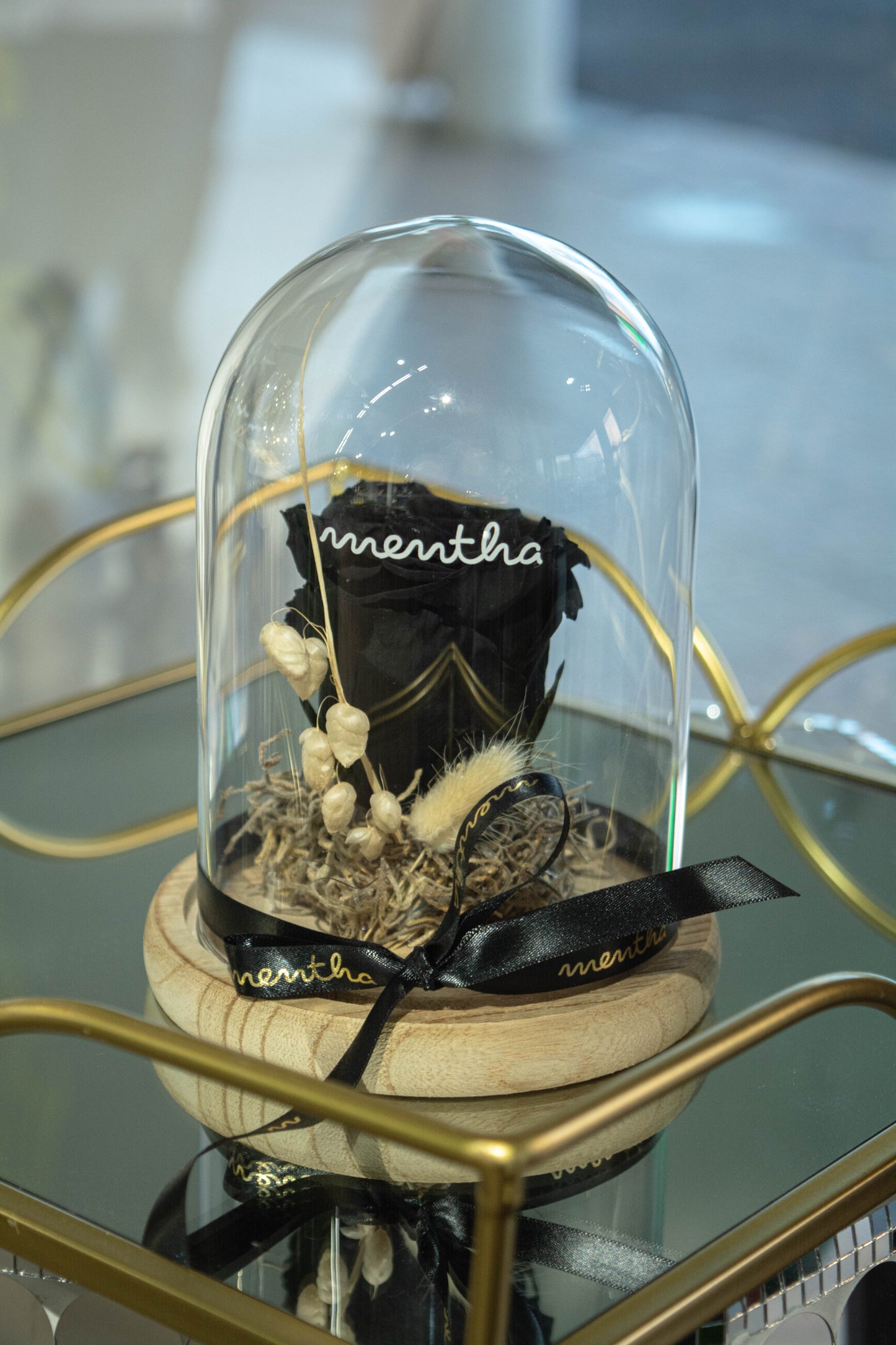 Trandafir criogenat negru ⌀8cm în cupola de sticlă 12x17cm