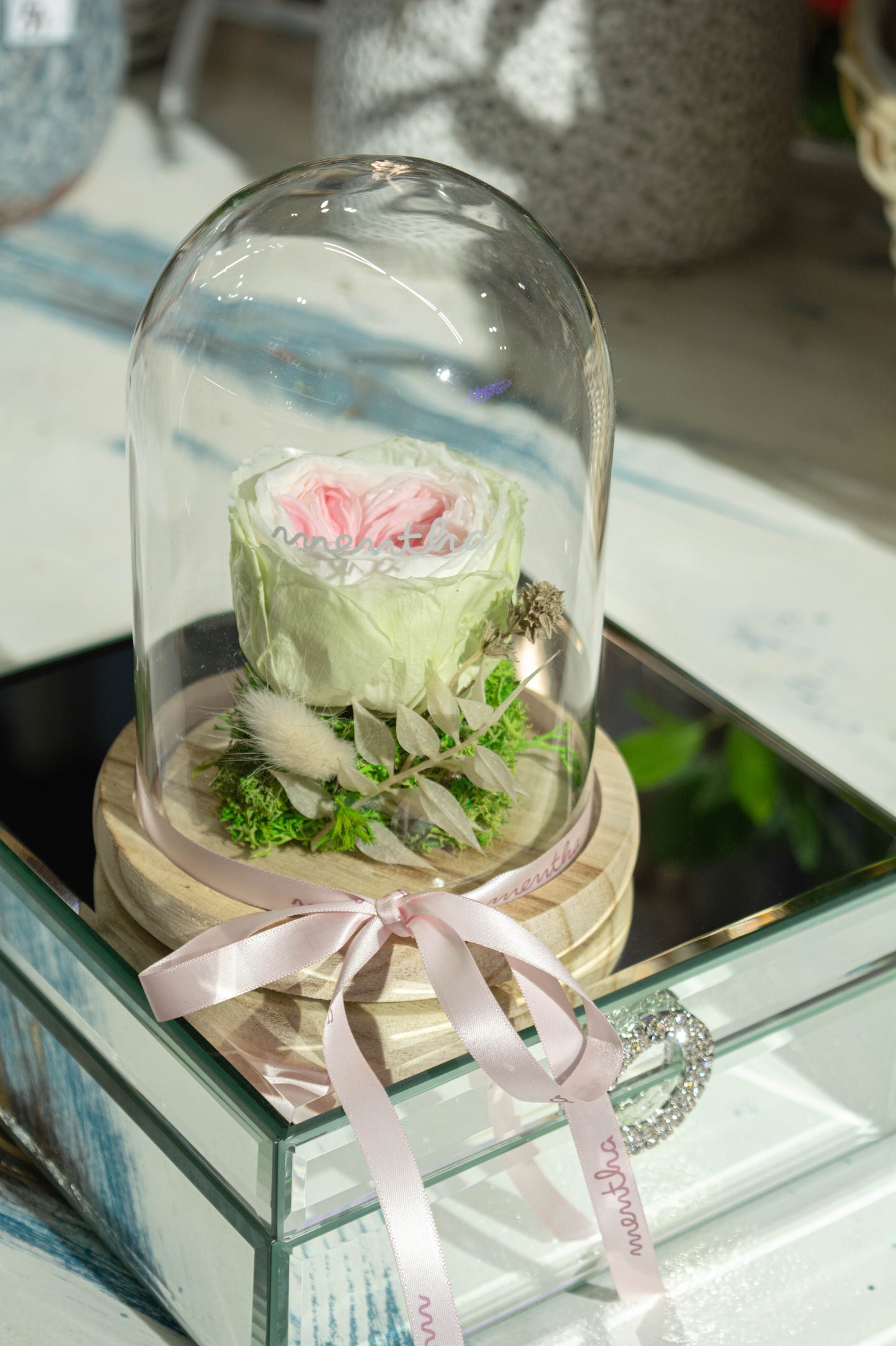 Trandafir criogenat sweet dreams ⌀8cm în cupola de sticlă 12x17cm