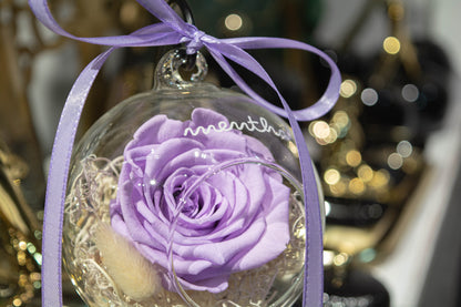 Trandafir criogenat lavandă ⌀8cm în cupola de sticlă cu picior 13x37cm