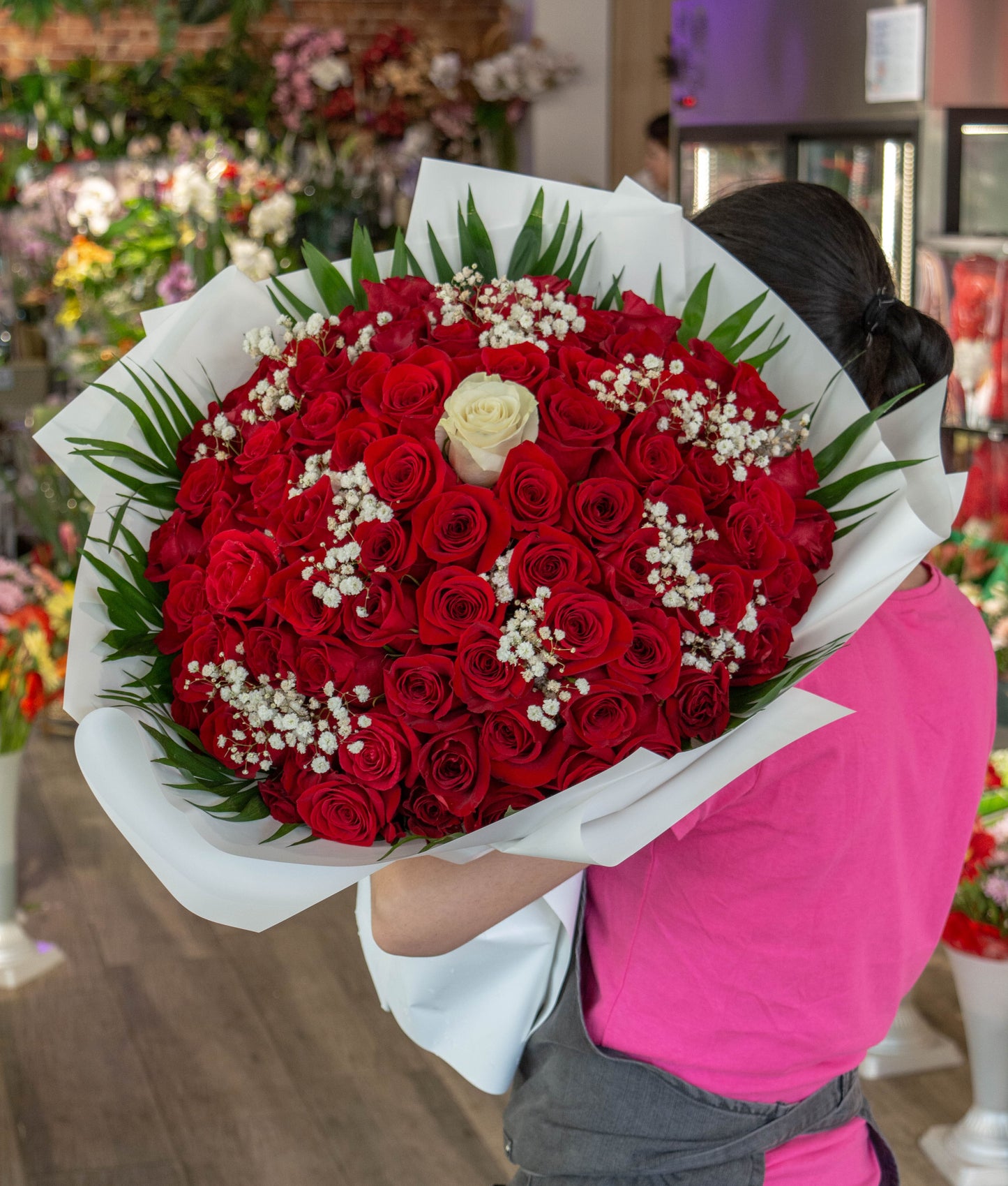 Buchet 91 trandafiri cu livrare GRATUITĂ în Resita