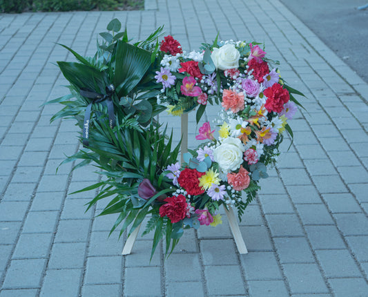 Coroană funerară inimă cu mix de flori colorate - livrare cu flori în Reșița