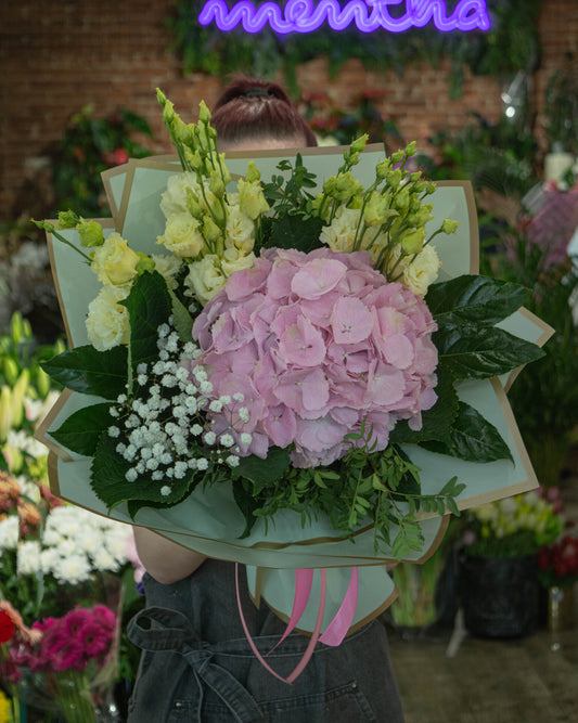 Buchet cu hortensie și lisianthus - livrare flori în Reșița
