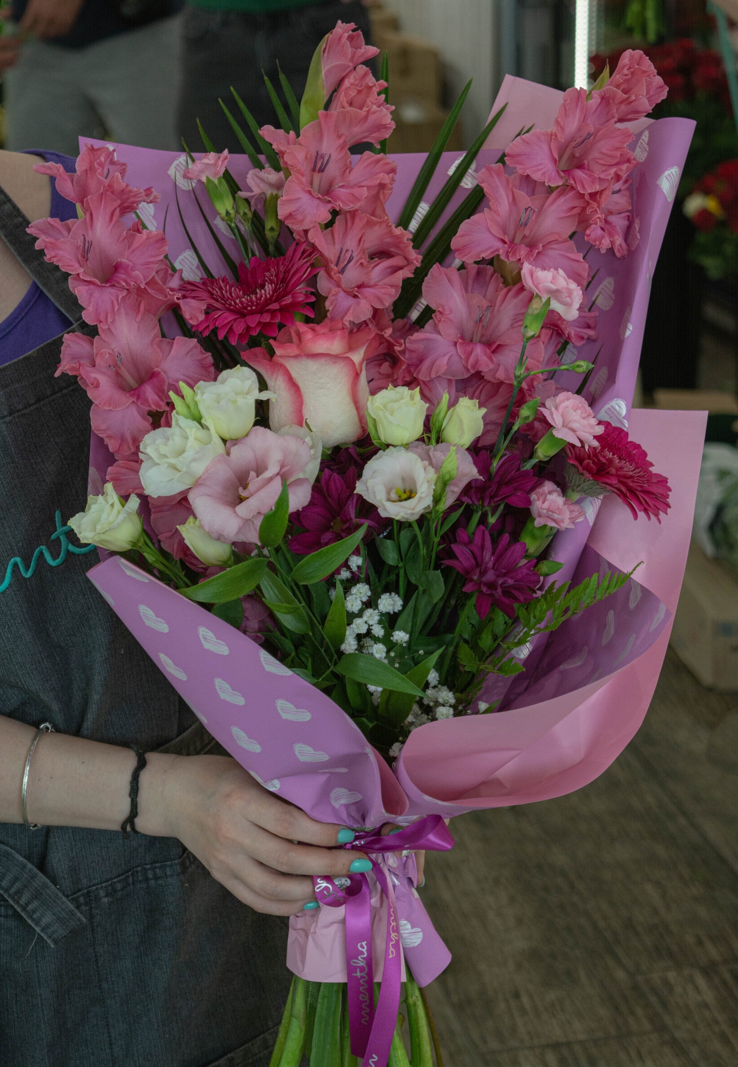 Aranjament floral cu gladiole roz - buchet elegant - livrare flori în Reșița