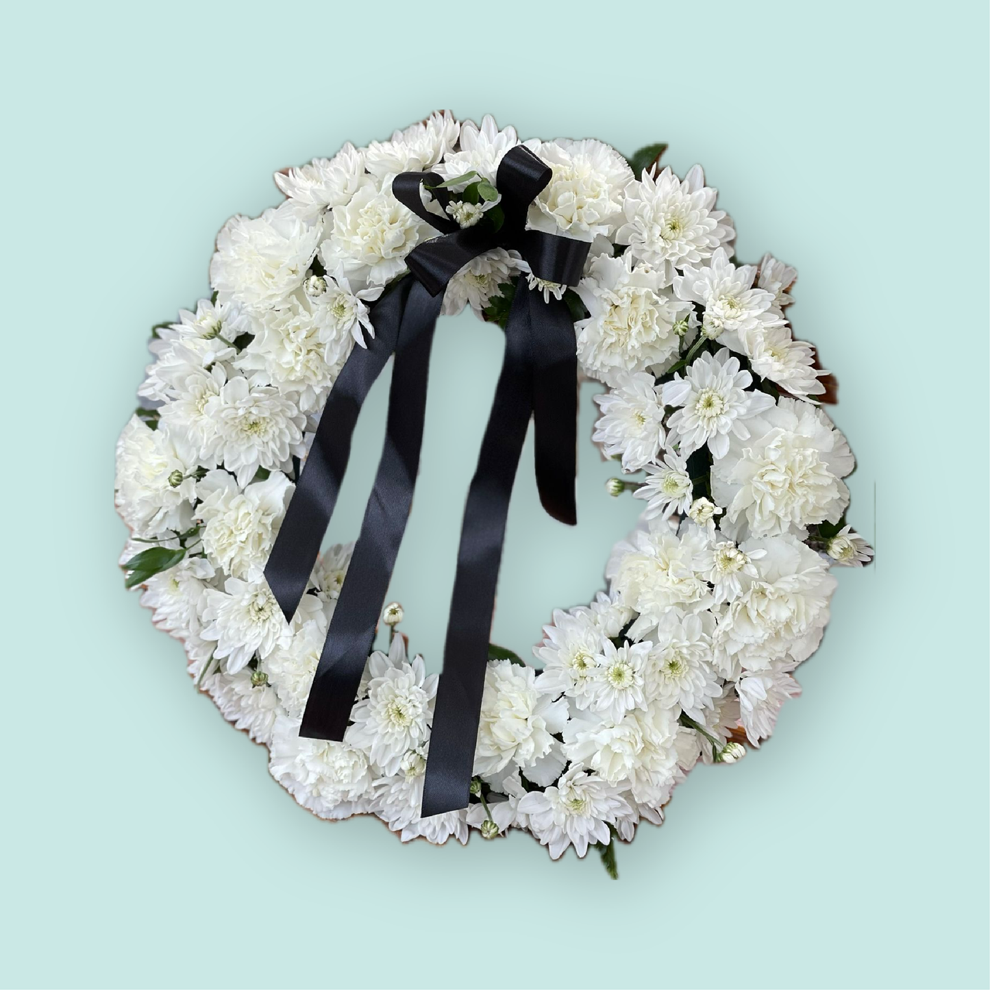 Aranjament funerar din crizanteme albe - coroană pură și simplă - livrare flori în Reșița