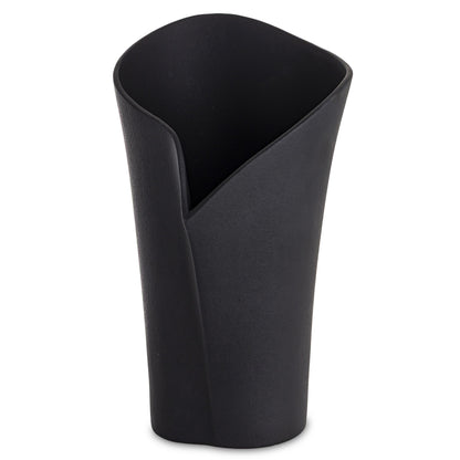 Vază din porțelan negru cu design minimalist modern, ideală pentru interioare sofisticate și elegante. Creează un contrast puternic și rafinat, fiind perfectă pentru flori simple sau aranjamente contemporane. Este o piesă statement pentru living, birou sau spații premium.