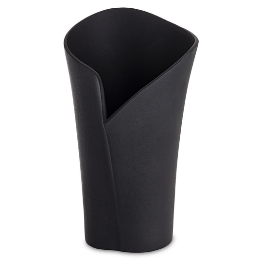 Vază din porțelan negru cu design minimalist modern, ideală pentru interioare sofisticate și elegante. Creează un contrast puternic și rafinat, fiind perfectă pentru flori simple sau aranjamente contemporane. Este o piesă statement pentru living, birou sau spații premium.