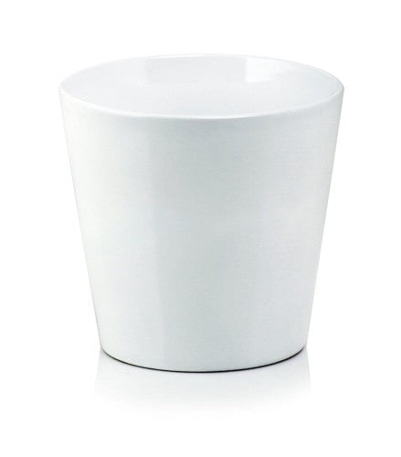 Ghiveci decorativ realizat din ceramică albă cu design minimalist și elegant, ideal pentru plante decorative, flori naturale sau suculente. Aspectul său luminos și rafinat completează perfect decorurile moderne, scandinave sau contemporane și oferă un plus de eleganță oricărui spațiu interior. Este potrivit pentru living, dormitor, birou sau bucătărie și reprezintă o alegere inspirată pentru cadouri de casă nouă, aniversări sau iubitorii de plante și accesorii decorative moderne.