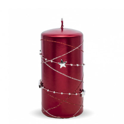 Lumânare roșie cu stele, obiect decorativ pentru decor elegant și mese festive, prezentat ca accent pentru locuință