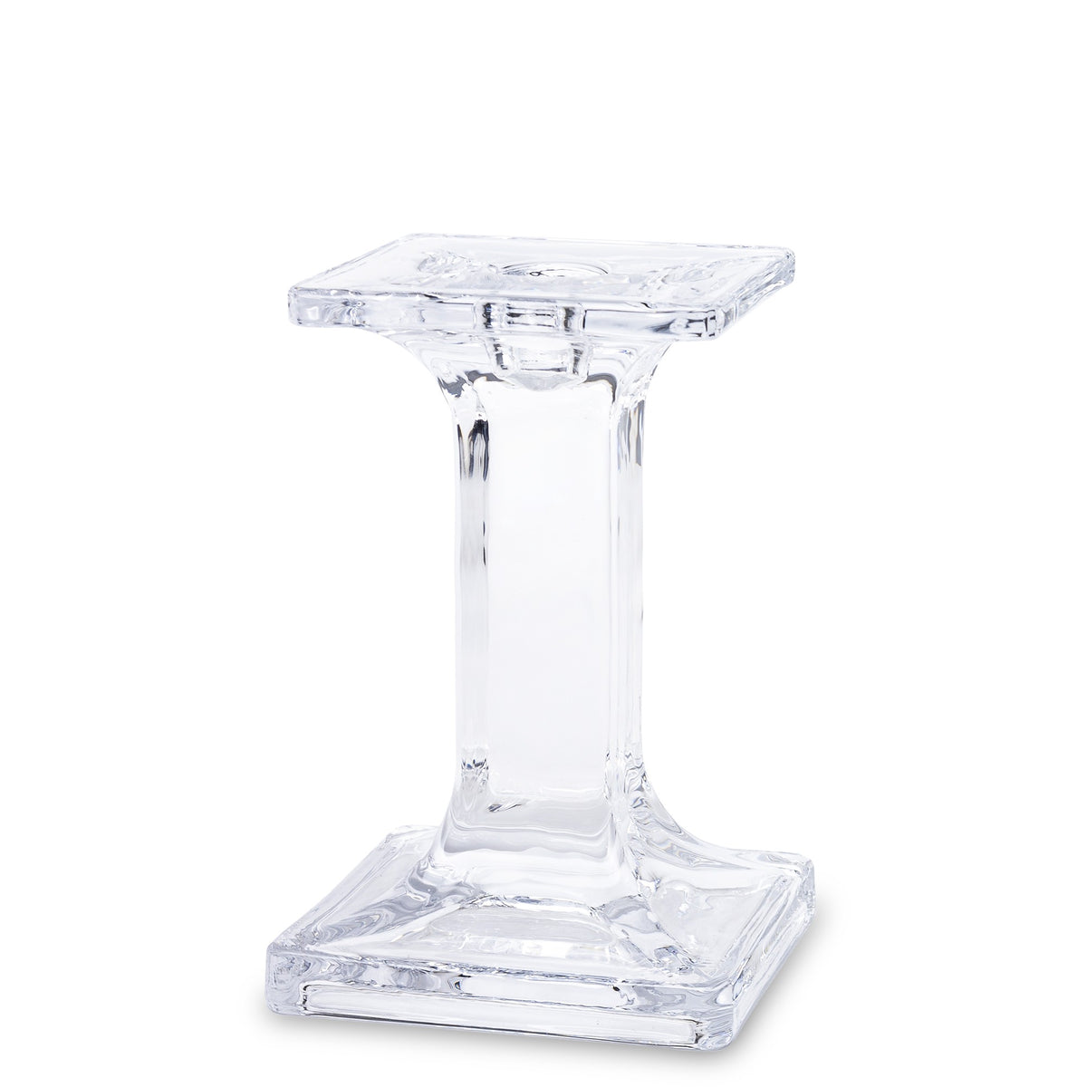 Sfeșnic decorativ din sticlă transparentă, ideal pentru lumânări clasice și decor minimalist elegant. Este perfect pentru seri romantice, evenimente sau decor de casă modern. Adaugă lumină și rafinament oricărui spațiu interior.