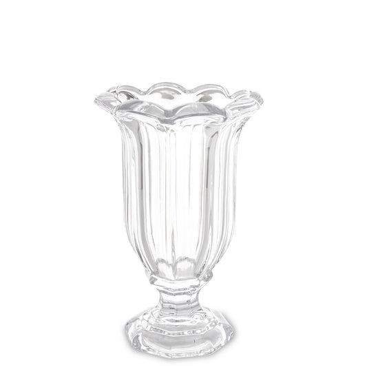 Vază decorativă din sticlă masivă cu picior transparent, ideală pentru aranjamente florale spectaculoase sau decor minimalist elegant. Se potrivește perfect în living modern, dining sau spații luminoase. O piesă versatilă și rafinată pentru orice tip de interior.