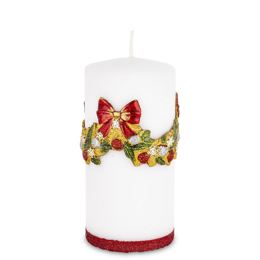 Lumânare decorativă albă cu pietre și sclipici, creată pentru a completa decorurile elegante de Crăciun și pentru a aduce un plus de strălucire în atmosfera sărbătorilor. Aspectul luminos se potrivește foarte bine cu ornamente argintii, aurii sau albe și poate fi folosit pentru realizarea unor aranjamente festive deosebite. Este potrivită pentru masa de Crăciun, living, consolă, comodă sau vitrină și poate deveni un cadou delicat pentru familie, prieteni, colegi sau gazde în perioada sărbătorilor.