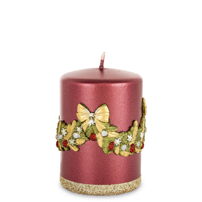 Lumânare de Crăciun roșie cu fonte, obiect decorativ pentru decor elegant și mese festive, prezentat ca accent pentru locuință