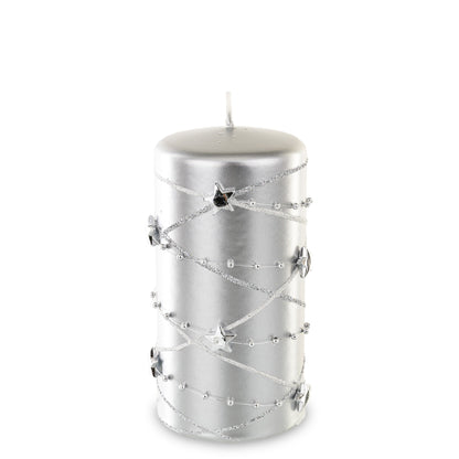 Lumânare argintie cu stele, obiect decorativ pentru decor elegant și mese festive, prezentat ca accent pentru locuință