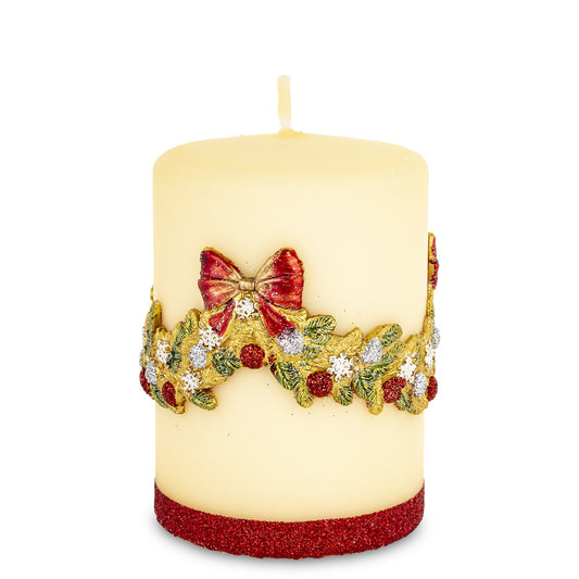 Lumânare decorativă crem de Crăciun cu pietre și sclipici, ideală pentru un decor festiv elegant, cald și rafinat. Creează o atmosferă liniștită și luxoasă în perioada sărbătorilor. Perfectă pentru masa de Crăciun, living sau cadouri premium de sezon.