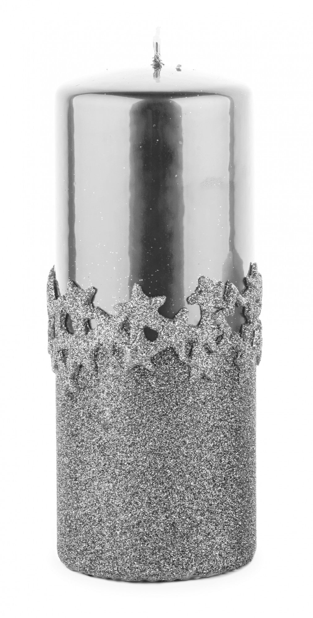 Lumânare mare argintie cu stele și sclipici, obiect decorativ pentru decor elegant și mese festive, prezentat ca accent pentru locuință