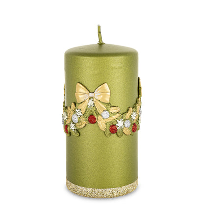 Lumânare de Crăciun verde mare cu fonte, obiect decorativ pentru decor elegant și mese festive, prezentat ca accent pentru locuință